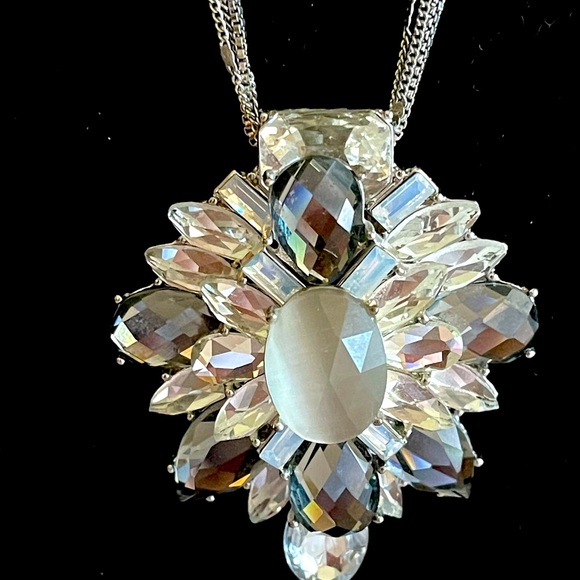 White House Black Market Jewelry Spectacular Grey And Crystal